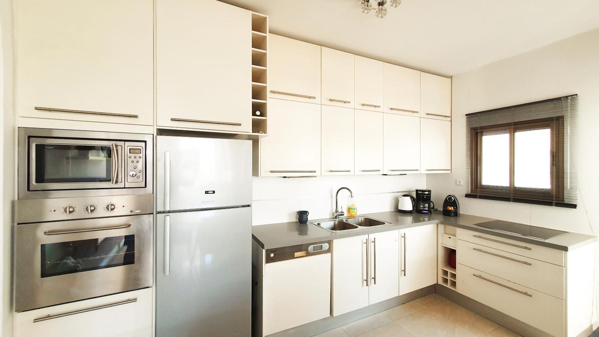 Bnb Israel Apartments - Harav Kook Lilas Tel Aviv Exterior photo